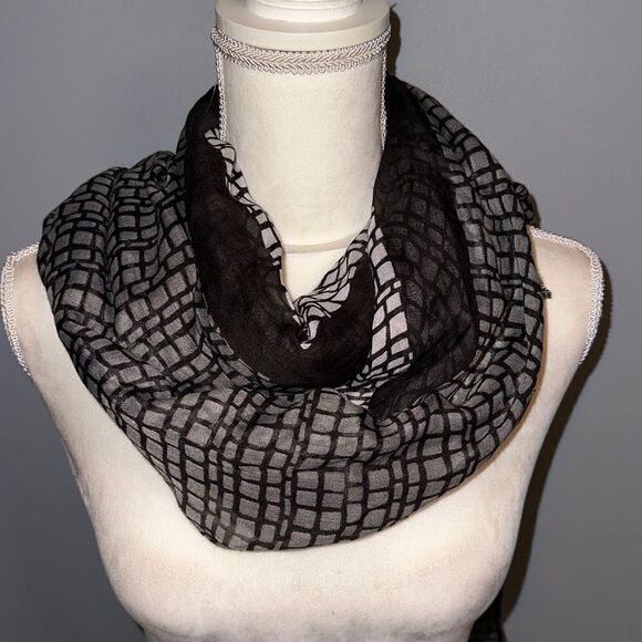Calvin Klein Scarf! - Picture 1 of 12